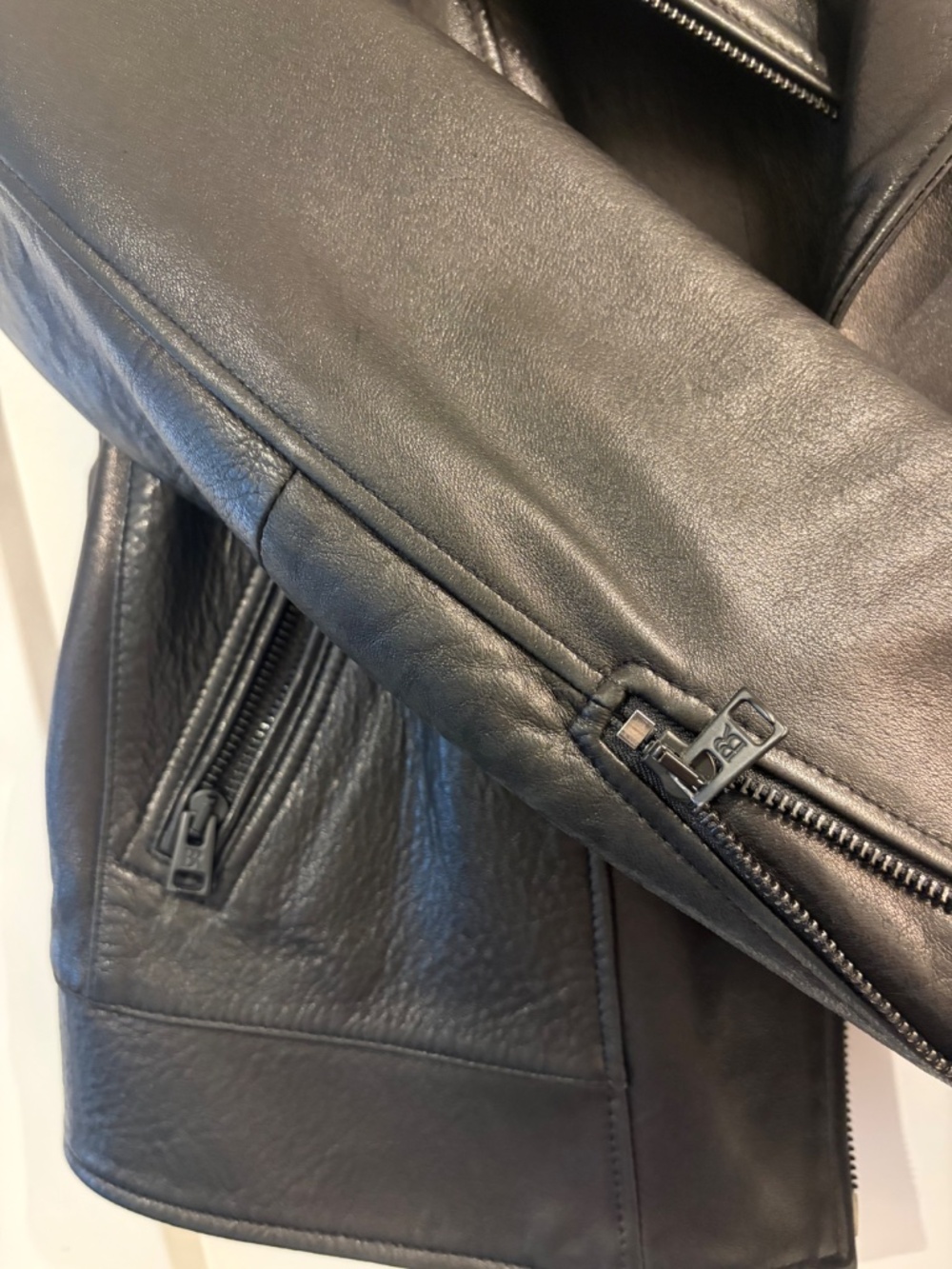 Cropped leather jacket - Picture 6 of 8